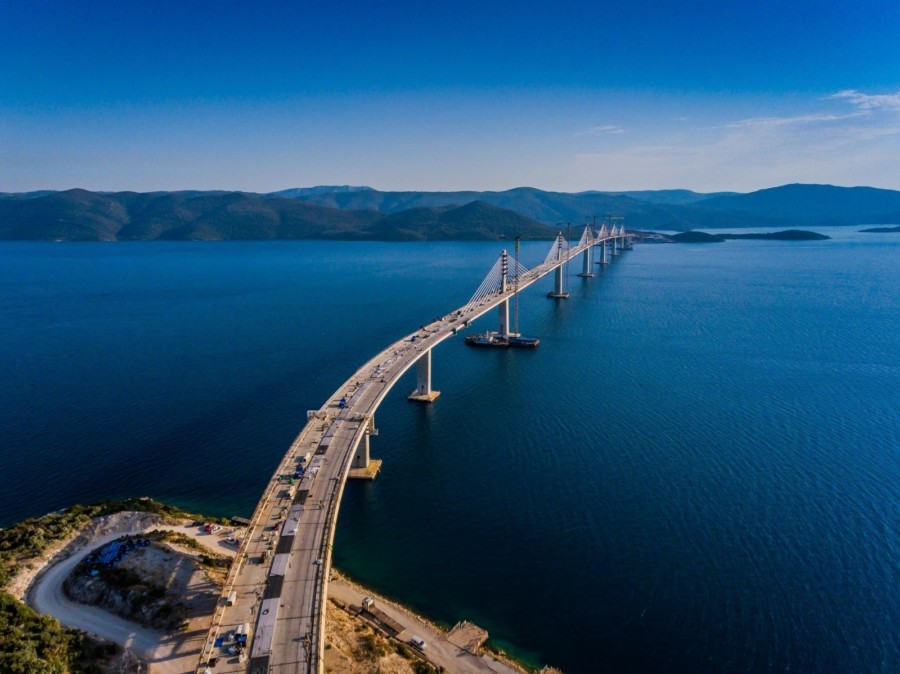 PELJEŠKI MOST U POTPUNOSTI SPOJEN (FOTO)