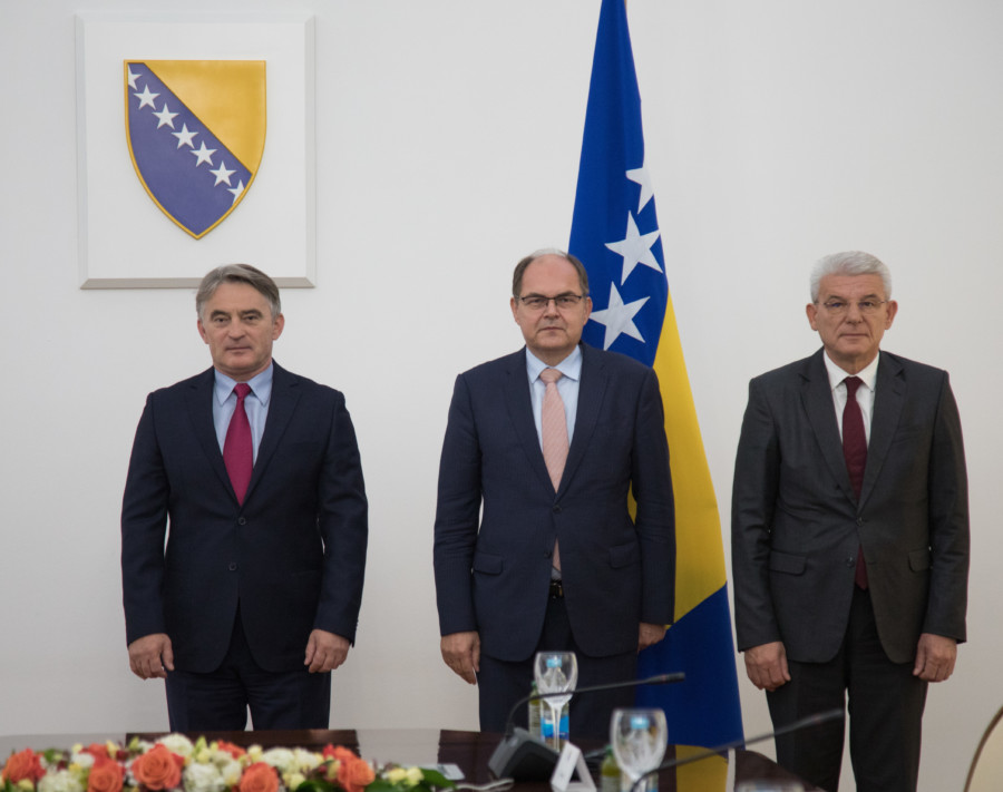 BOSNA I HERCEGOVINA: Komšić i Džaferović od Šmita traže rješenje za požare