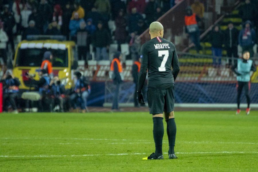 MBAPPE KLUB UPOREDIO SA PEKAROM