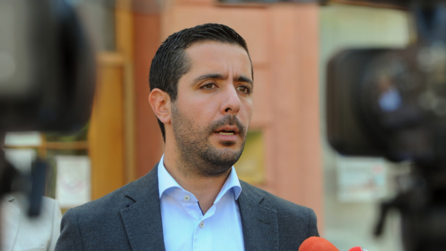 MINISTAR MOMIROVIĆ OBJAVIO FOTOGRAFIJU SA SUPRUGOM