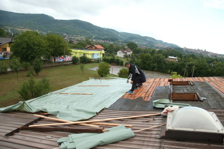 OBEZBIJEĐEN NOVAC ZA SANACIJU KROVA OŠ "STANKO RAKITA"
