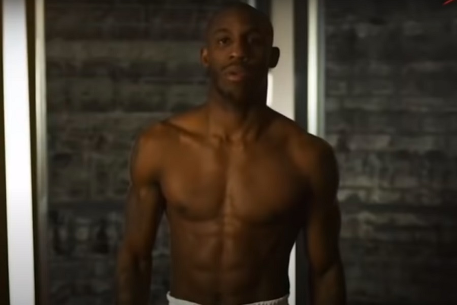 UGAS SAVLADAO PACQUIAOA U SJAJNOM BOKSERSKOM MEČU (Video)