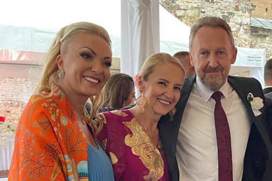 SUPRUGA DIREKTORA OSA-E NA SLAVLJU PORODICE IZETBEGOVIĆ (FOTO)