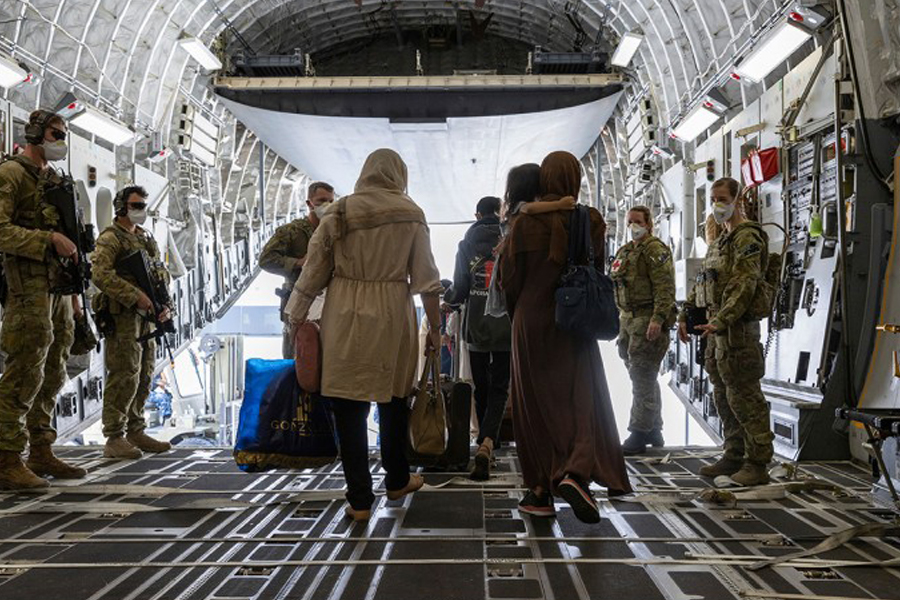 AVGANISTANKA SE PORODILA U TERETNOM AVIONU