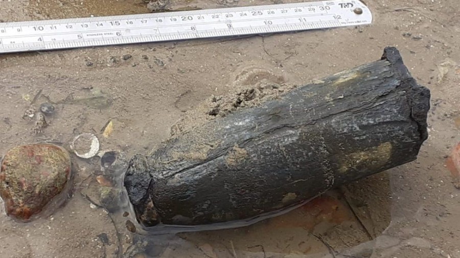 PRONAĐENA BOMBA NA PLAŽI ?