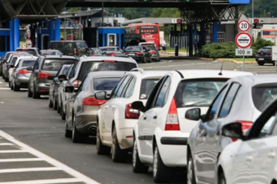 KILOMETARSKE KOLONE, ČEKANJE I GUŽVA na više graničnih prelaza između BiH i Hrvatske!