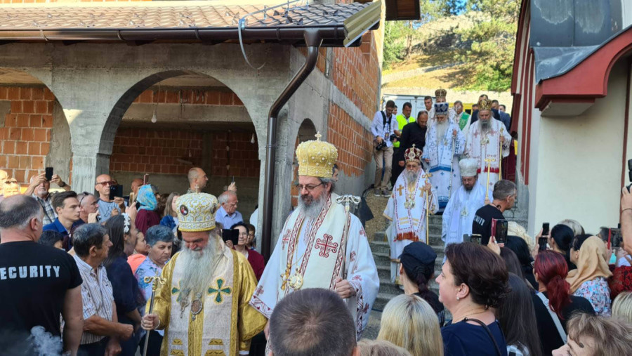 SLUŽENJE LITURGIJE Povodom slave eparhije Bihaćko Petrovačke