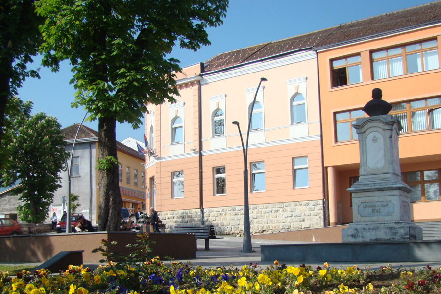 HOROR U MRKONJIĆ GRADU Izboden tokom kafanske tuče