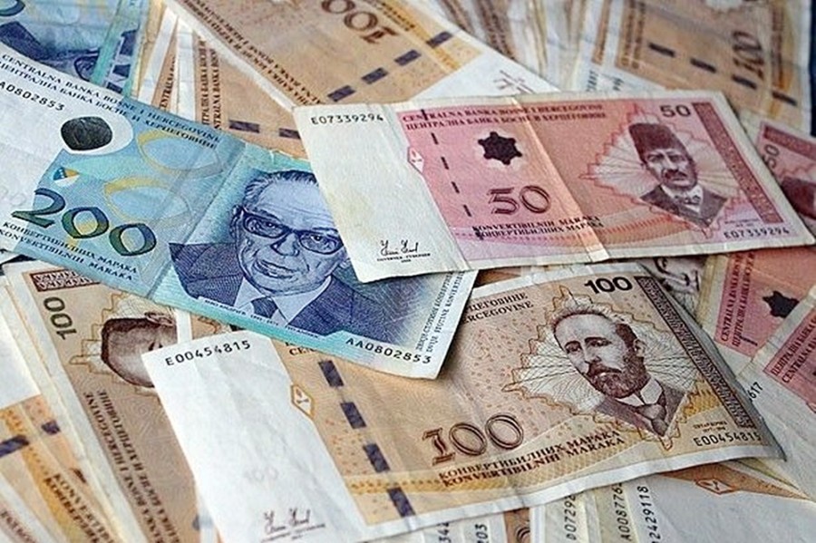 DRASTIČNE MJERE!  Vlada planira plate u gradovima i opštinama skresati do 40 odsto
