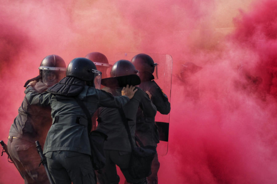 IZBACILI AKTIVISTE IZ KAMPA, u protestima povrijeđeno 46 policajaca!