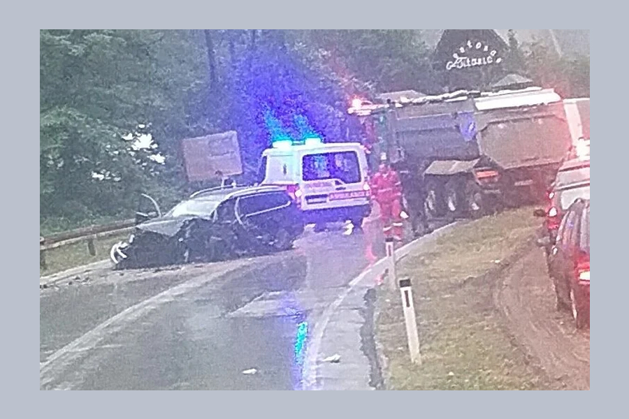 TEŠKA SAOBRAĆAJNA NESREĆA U LAŠVI Sudarili se kamion i automobl