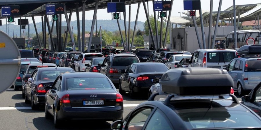 DIJASPORA UVELIKO DOLAZI KUĆI! Granice BiH širom otvorene, o mjerama se više i ne razmišlja