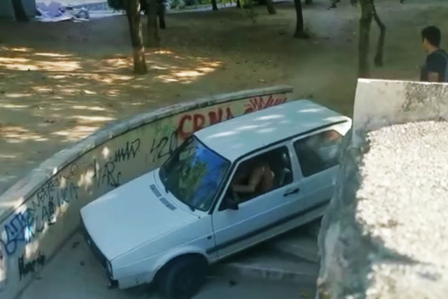 SPLIT: GOLFOM ZAPEO NA STEPENICAMA (VIDEO)