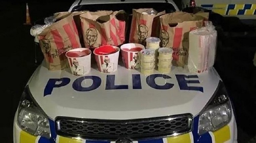 POLICIJA SE HVALI da je zbog lockdowna zaplijenila piletinu iz KFC-a