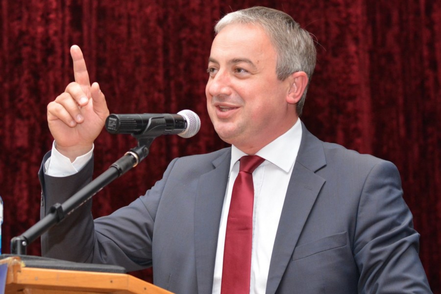 “DAJ, ‘LJEBA TI, SKINI SE VIŠE SA NAS” Nakon što ga je Izetbegović POHVALIO, Borenović poručio da je lider SDA Dodikov “DŽOKER”