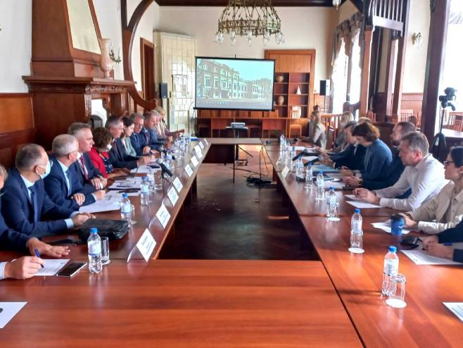 VIŠKOVIĆ U SANKT PETERBURGU: Unapređenje privredne saradnje Srpske i Rusije