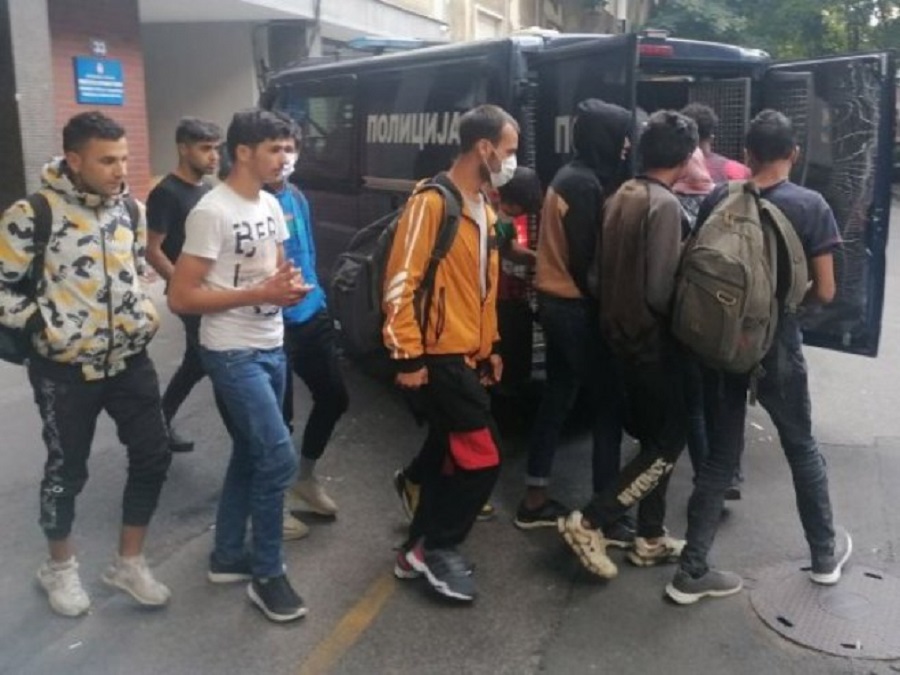 BIŠĆANIN UHAPŠEN U DOBOJU: Krijumčario migrante, vozilo bilo puno državljana iz Bangladeša i Pakistana!
