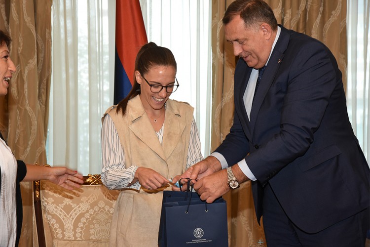 PRIJEM ZA OLIMPIJSKU ŠAMPIONKU JOVANU PREKOVIĆ organizovao Dodik