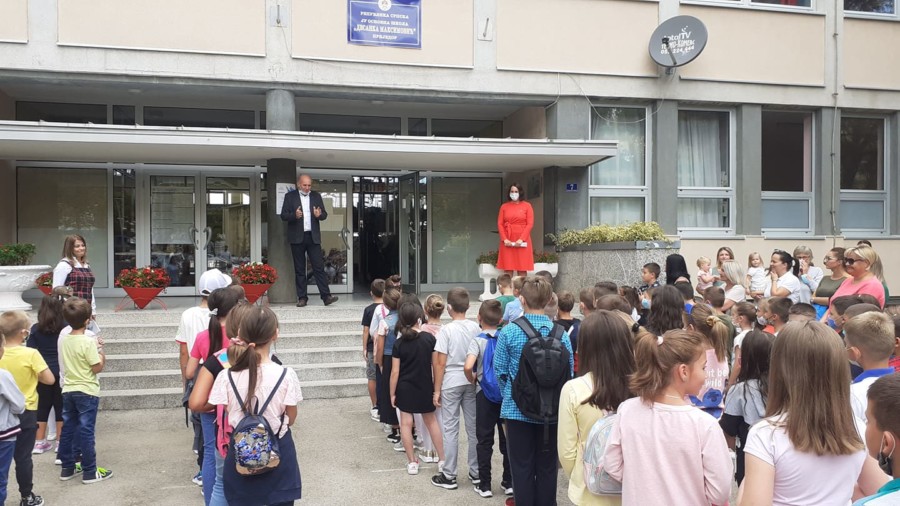 POČETAK ŠKOLSKE GODINE OBILJEŽEN U PRIJEDORSKOJ OSNOVNOJ ŠKOLI "DESANKA MAKSIMOVIĆ"