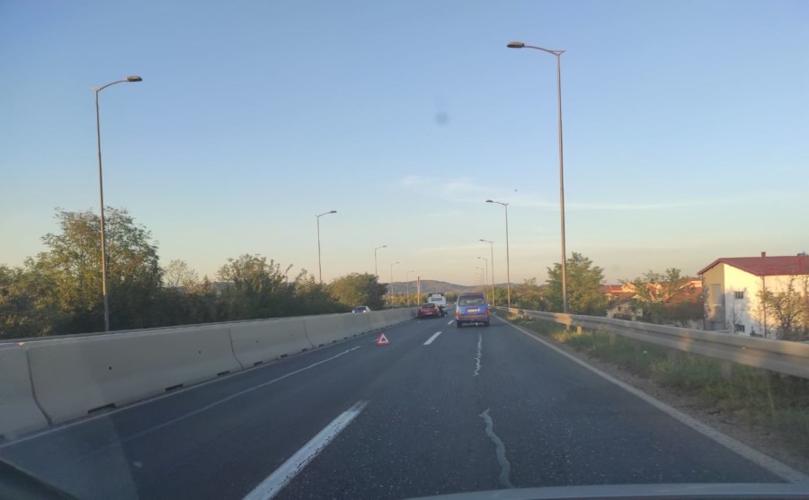 STANJE NA PUTEVIMA Povoljni uslovi za vožnju, saobraćaj se na većini kolovoza odvija redovno