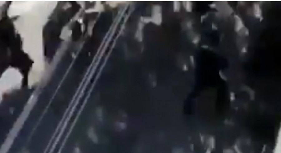 STRAŠNE SCENE SA ULICA BEOGRADA! Bez milosti: Spržio mu lice bakljom! (VIDEO)