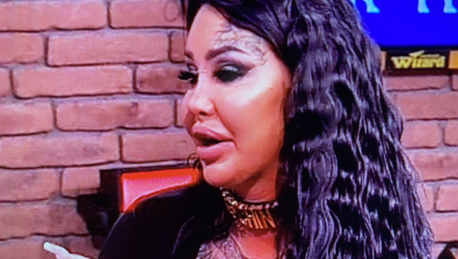 ANĐELA VEŠTICA PLANIRA DA STAVI JOŠ VEĆE GRUDI "U zadnjicu sam stavila implante veličine moje šake" (FOTO)