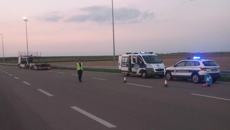 VELIKA AKCIJA SAOBRAĆAJNE POLICIJE Uhapšen vozač koji je pijan jurio sa dvoje maloljetne djece po auto-putu!