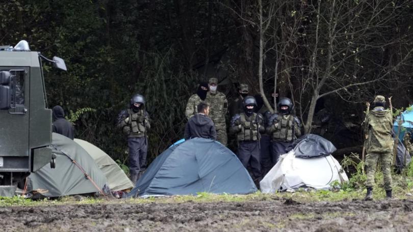 MIGRANTI UMRLI OD SMRZAVANJA na granici Bjelorusije i Poljske (VIDEO)