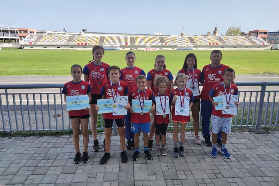 DVANAEST MEDALJA za sjajne atletičare iz Prnjavora!