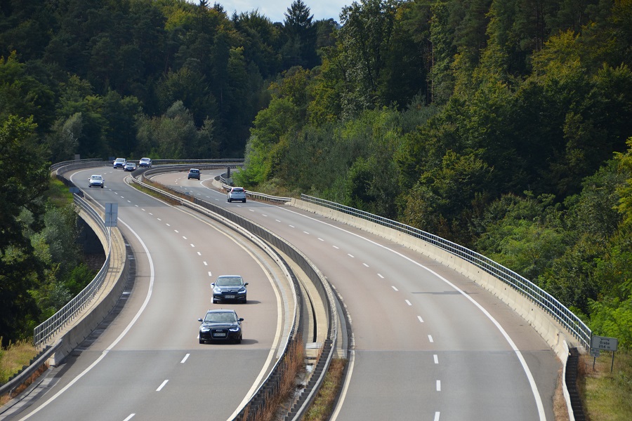 SVAĐA DVOJICE VOZAČA PRERASLA U MASOVNI OKRŠAJ Tuča porodica zatvorila auto-put u Kelnu