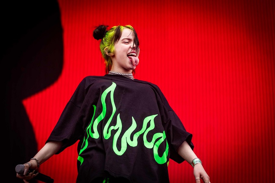 TO JE DEHUMANIZUJUĆE! Billie Eilish pokazala grudi, pa izgubila 100.000 pratilaca (FOTO)