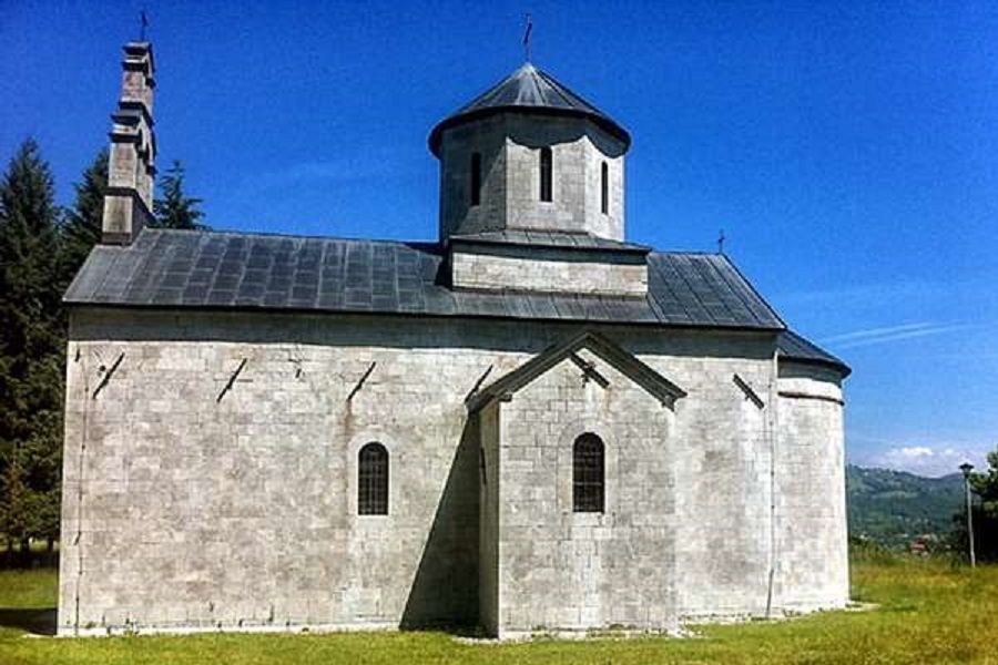 CRNA GORA: Bitumenom na svetinju u Andrijevici!
