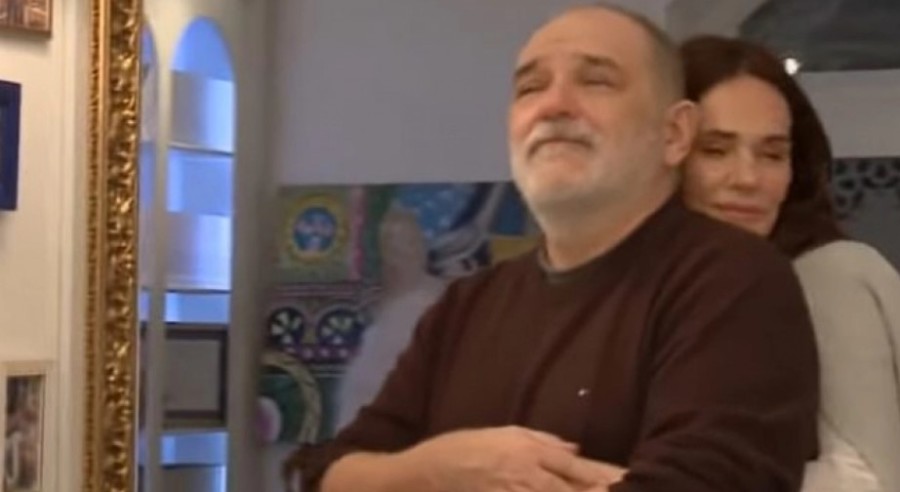 OTKRIVENO KAKO IZGLEDA DOM ĐORĐA I OLIVERE BALAŠEVIĆ Mnogo knjiga, antikviteta i ogroman bazen!