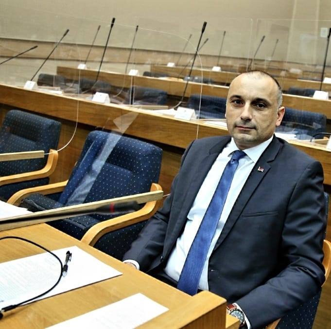 ŽELITE DA ZATRETE SRPSKO OGNJIŠTE? NEĆE VAM PROĆI! - Banjac kaže da Srpska nije čaršija