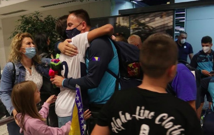 DOČEKANI APLAUZOM: Reprezentativci BiH u sjedećoj odbojci vratili se iz Tokija!