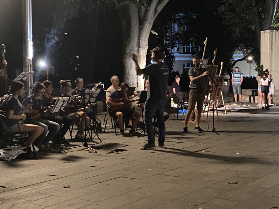 "ART IS A MELODY OF LIFE" Muzika i slikarstvo na trgovima Banjaluke