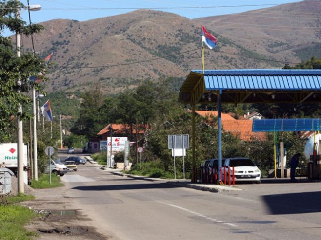 SRBIMA NA KOSMETU OPLJAČKALI KUĆU