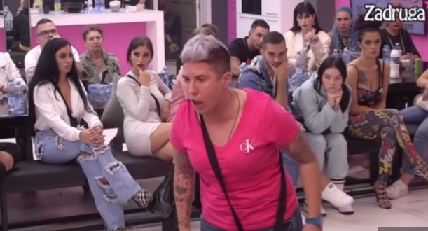 MATORA I DALJE "KUVA" NAKON GNUSNIH PROZIVKI NA NJEN RAČUN Jovana ne može da se smiri nakon silnih uvreda od strane MC Aleks