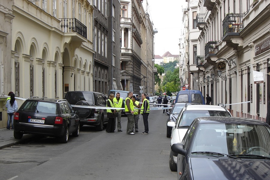 SKOČIO SA 12. SPRATA pa napravio još veću nesreću!