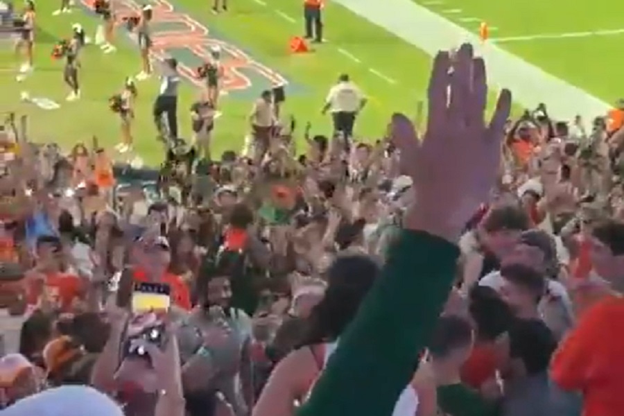 MISIJA SPAŠAVANJA NA STADIONU, Navijači uspjeli da sačuvaju jedan život! (VIDEO)