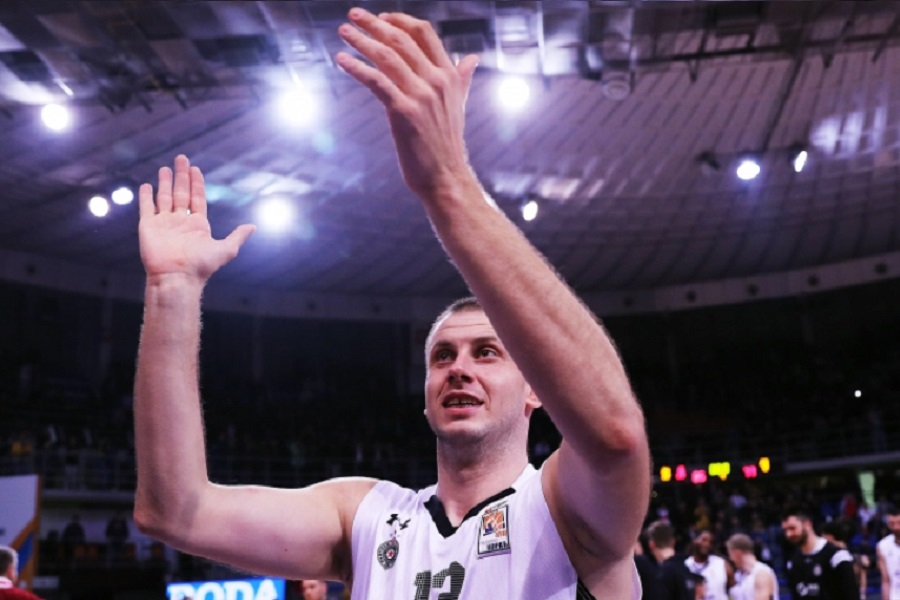 NOVICA JOŠ JEDNOM RAZGALIO "GROBARE", Gledaću Partizan dok sam živ!