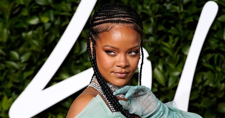 RIHANNA POVUKLA TUŽBU protiv svog oca