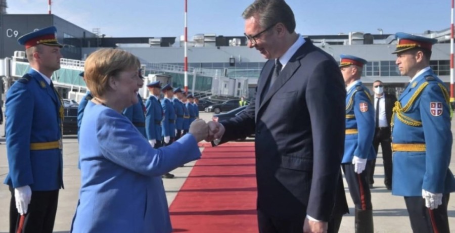 SRBIJA JE VAŠA DRUGA KUĆA, VIDIMO SE USKORO Vučić ispratio Angelu Merkel (FOTO)