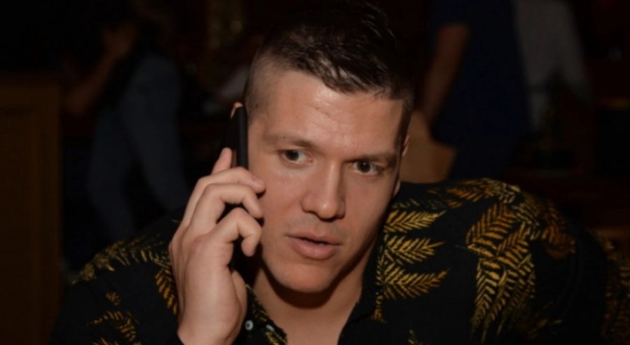 SLOBA RADANOVIĆ zapjevao na semaforu