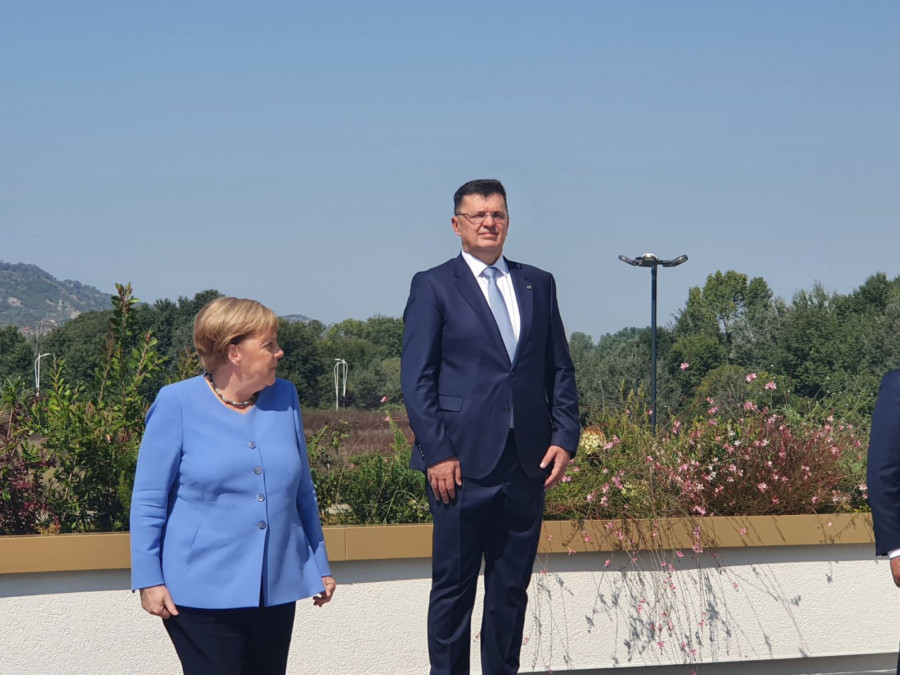 TEGELTIJA NA SASTANKU SA MERKELOVOM: EU stvara iluziju otvorene politike proširenja, istovremeno držeći izglede za pristupanje što udaljenijim
