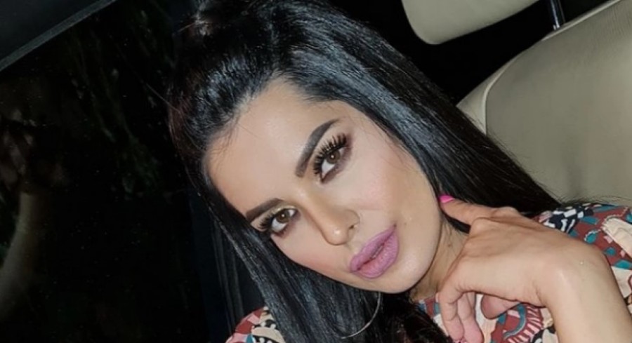 TRAČICE JEDVA DRŽE GRUDI: Tanja Savić pokazala dekolte kakav bi mnoge žene poželjele (FOTO)