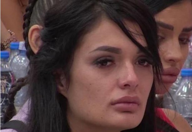 VIKTORIJA MITROVIĆ HITNO PREBAČENA U BOLNICU Burno u "Beloj kući"- zadrugarka donijela odluku