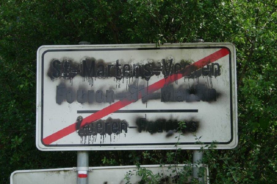 PREFARBANI ĆIRILIČNI NATPISI, na saobraćajnim tablama