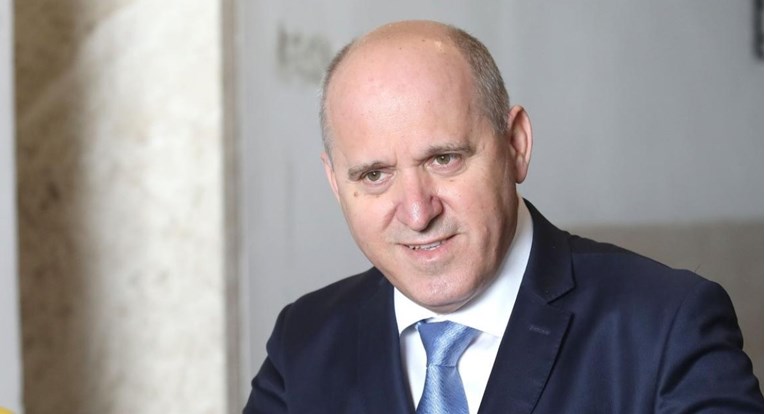 HRVATSKA Bačić: Neće biti teško provjeriti je li neko sutra okačio srpsku zastavu