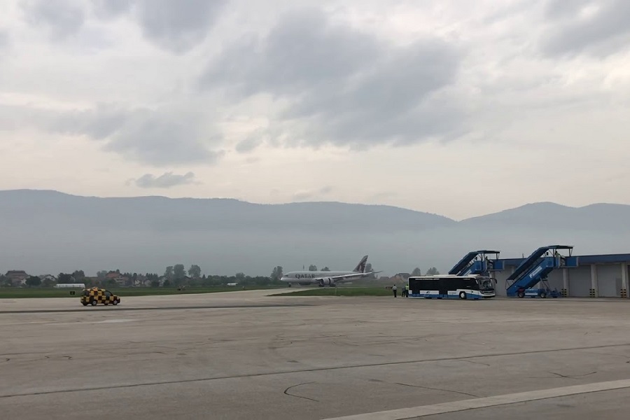 U UTORAK SASTANAK, Tema izgradnja aerodroma